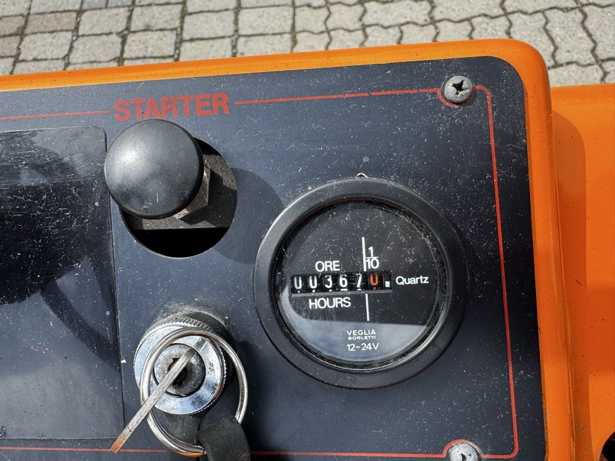 Tutte le macchine: Kehrmaschine TASKI Balimat 140T – Usato da Niederuzwil venduto da Michael1990_ 7
