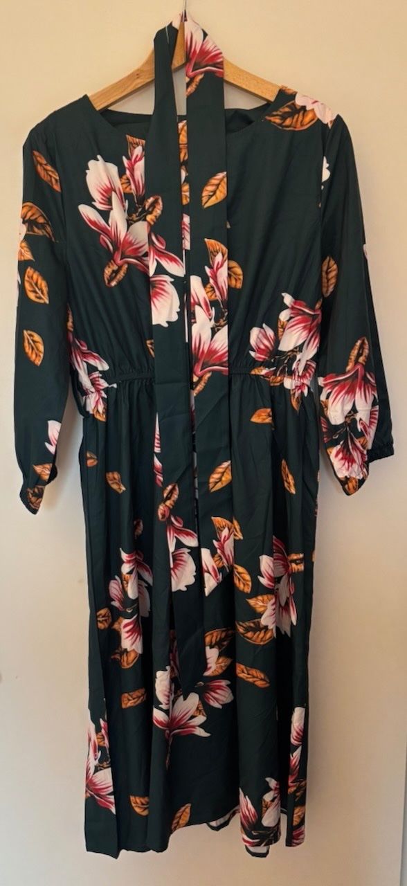 Robes: Kleid – D'occasion à Oberengstringen par Dutti060