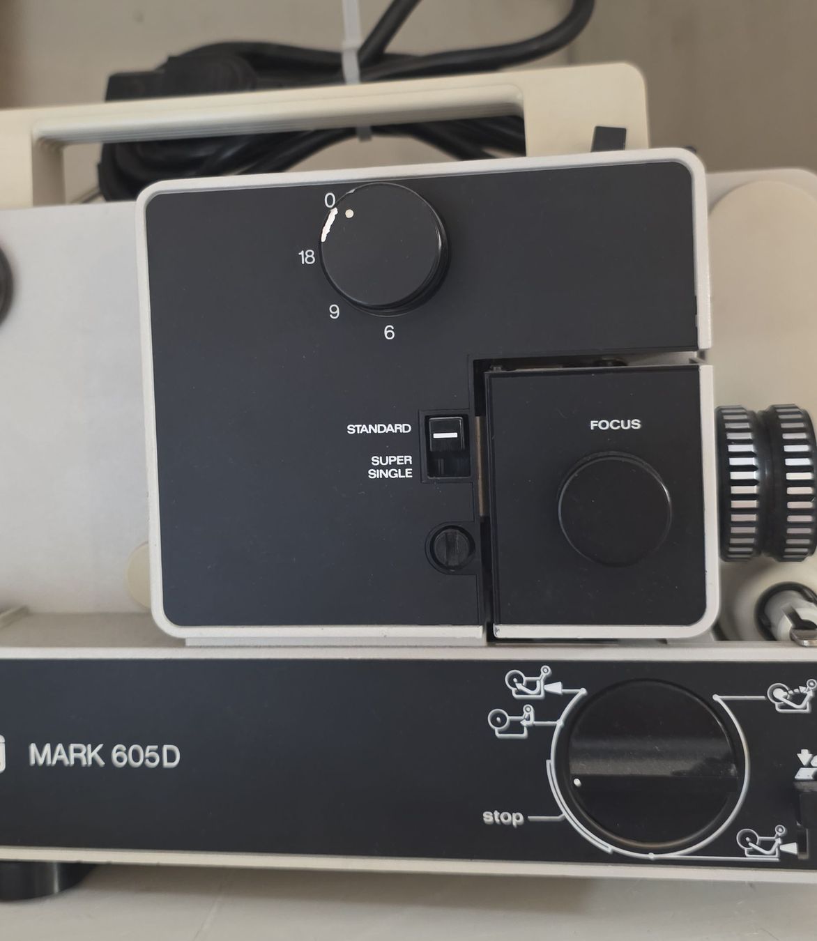 Home cinéma: Projektor MARK 605D gebraucht – D'occasion à Arbon par MadameLuLa9320