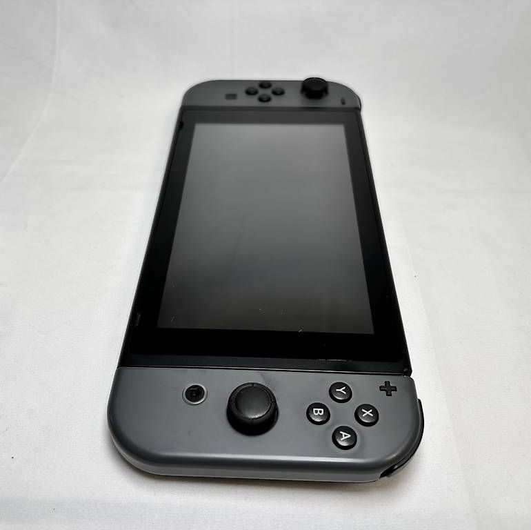 Nintendo Console: Nintendo Switch Console | 64GB MicroSD + Gioco – Usato da Gordola venduto da kar_gy5g 3