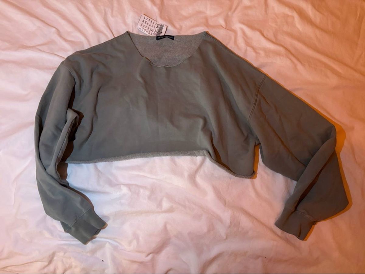 Brandy Melville Maglioni & Felpe: Brandy Melville NEU Pullover Croptop – Nuovo e nell'imballaggio originale da Köniz venduto da Esmada