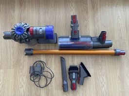 Dyson Staubsauger V8 mit Zubehör gebrauchter Zustand