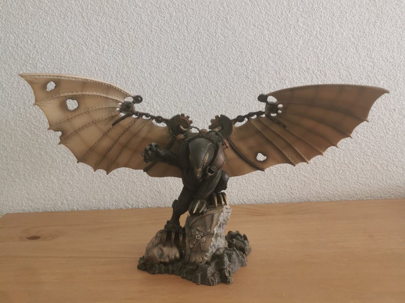 Statuette: Limited Edition Bioshock Infinite Songbird Statue – Usato da St.Gallen venduto da Tamal0204