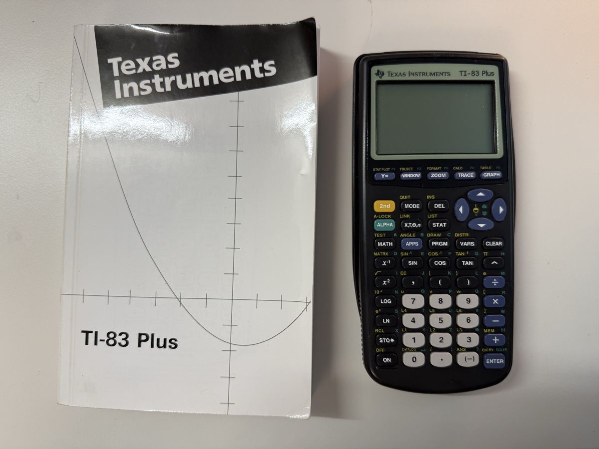 Texas Instruments Calcolatrici tascabili: Texas Instruments TI-83 mit Handbuch und Zubehör – Usato da Volketswil venduto da qiqo 1