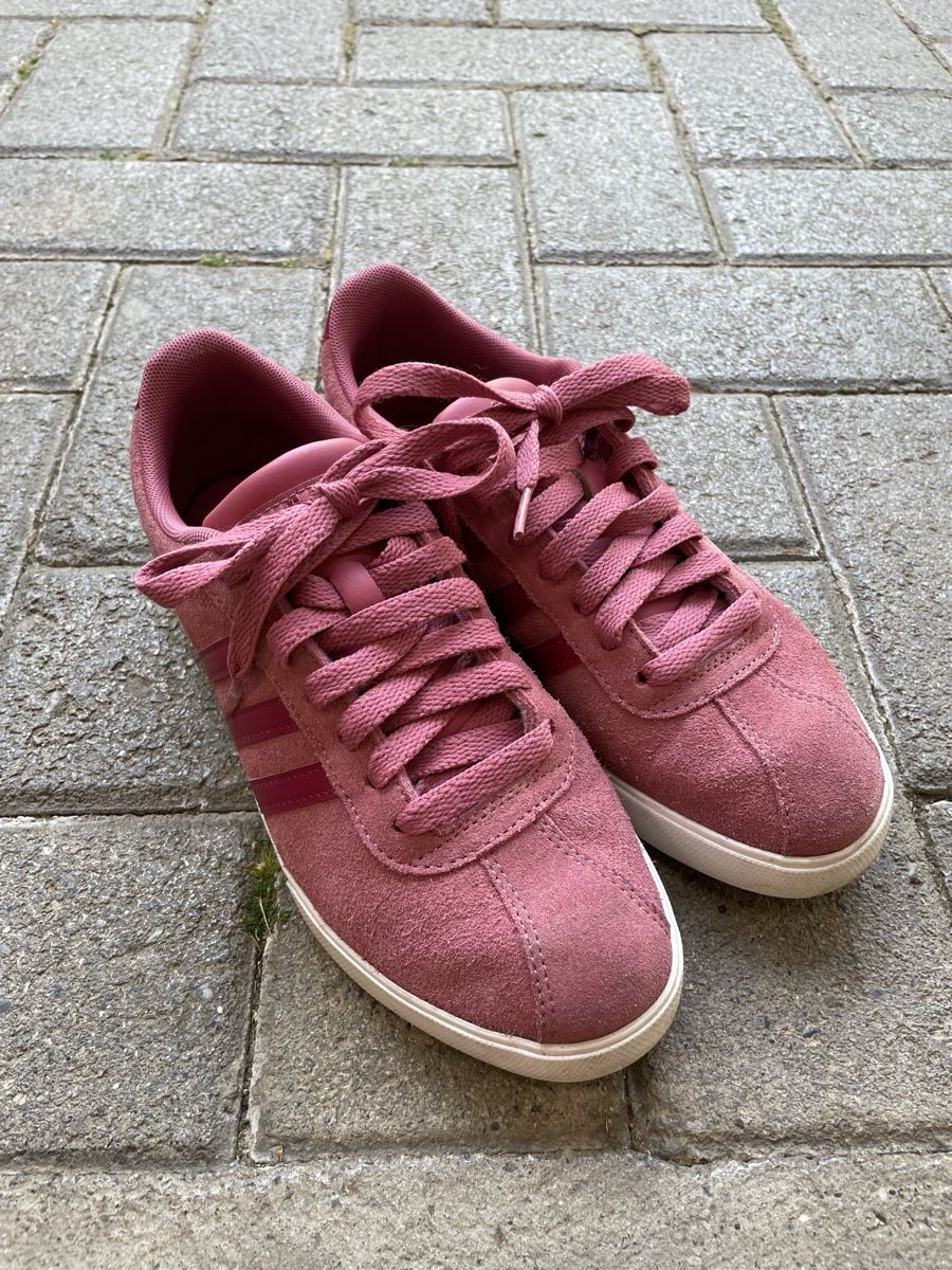 Adidas Chaussures femmes: Adidas Sneaker Gr. 37 1/3 – D'occasion à Kölliken par Michi180