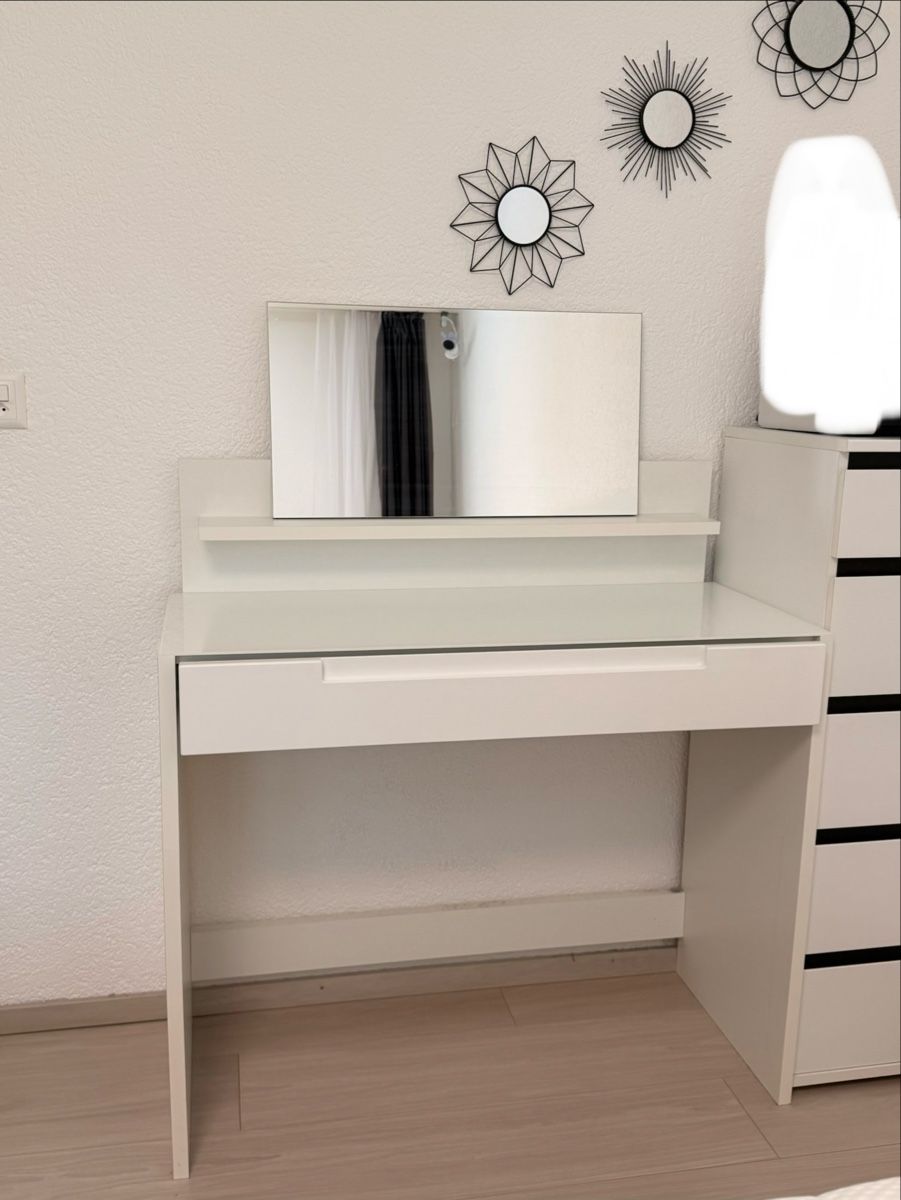Tavoli da trucco: Coiffeuse blanche avec miroir – Usato da Murten venduto da AylaSss