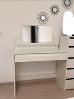 Coiffeuse blanche avec miroir