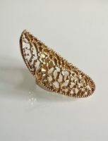 Messingfarbiger Ring mit Gitteroptik