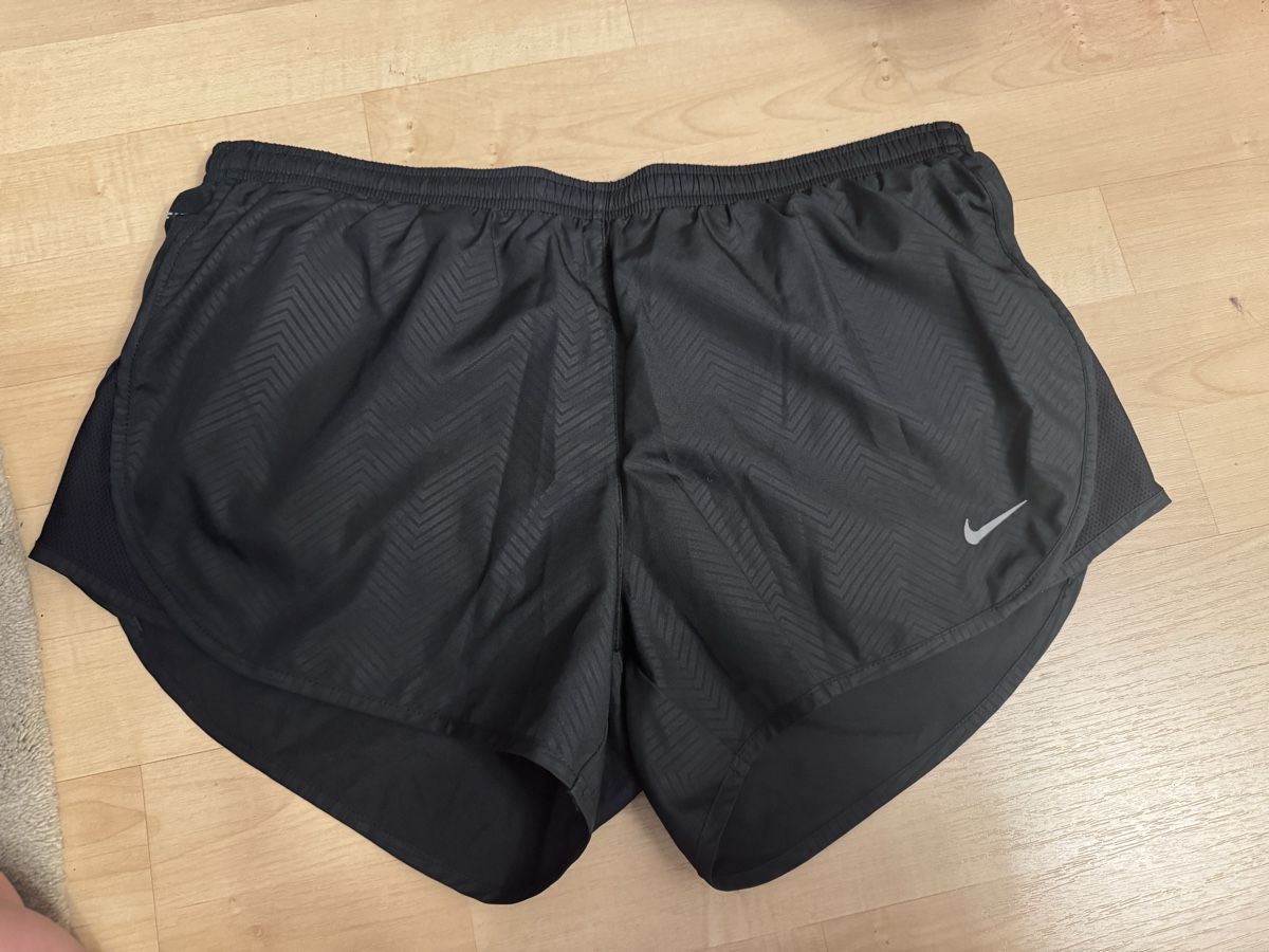 Nike Pantaloni: Nike dry fit Shorts running  – Usato da Obfelden venduto da cesarina10 6