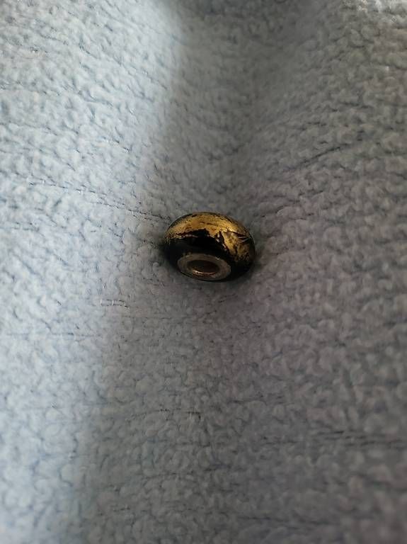 Ciondoli: Bead schwarz/gold – Usato da Effretikon venduto da Zebra37 2