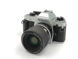 Nikon FG mit NIKKOR 36-72mm 1:3.5 Objektiv