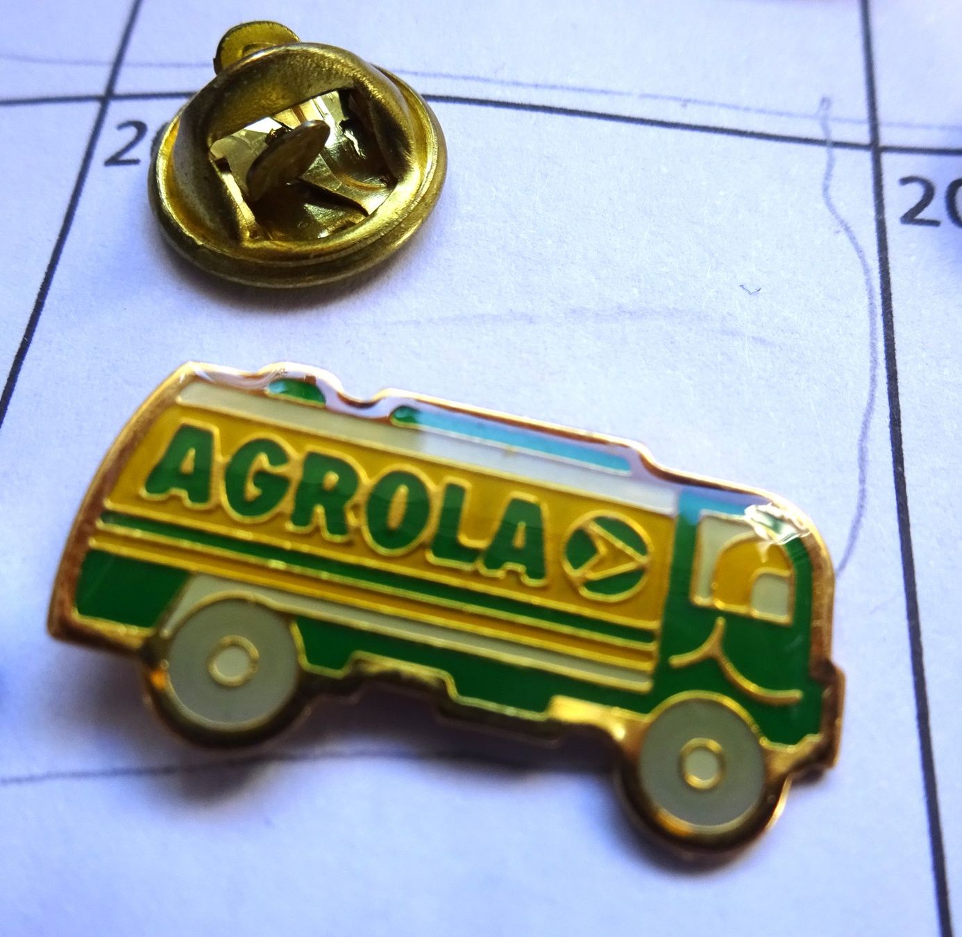 Placchette & Badge: Pin Tankwagen AGROLA – Usato da Utzenstorf venduto da BUtter81