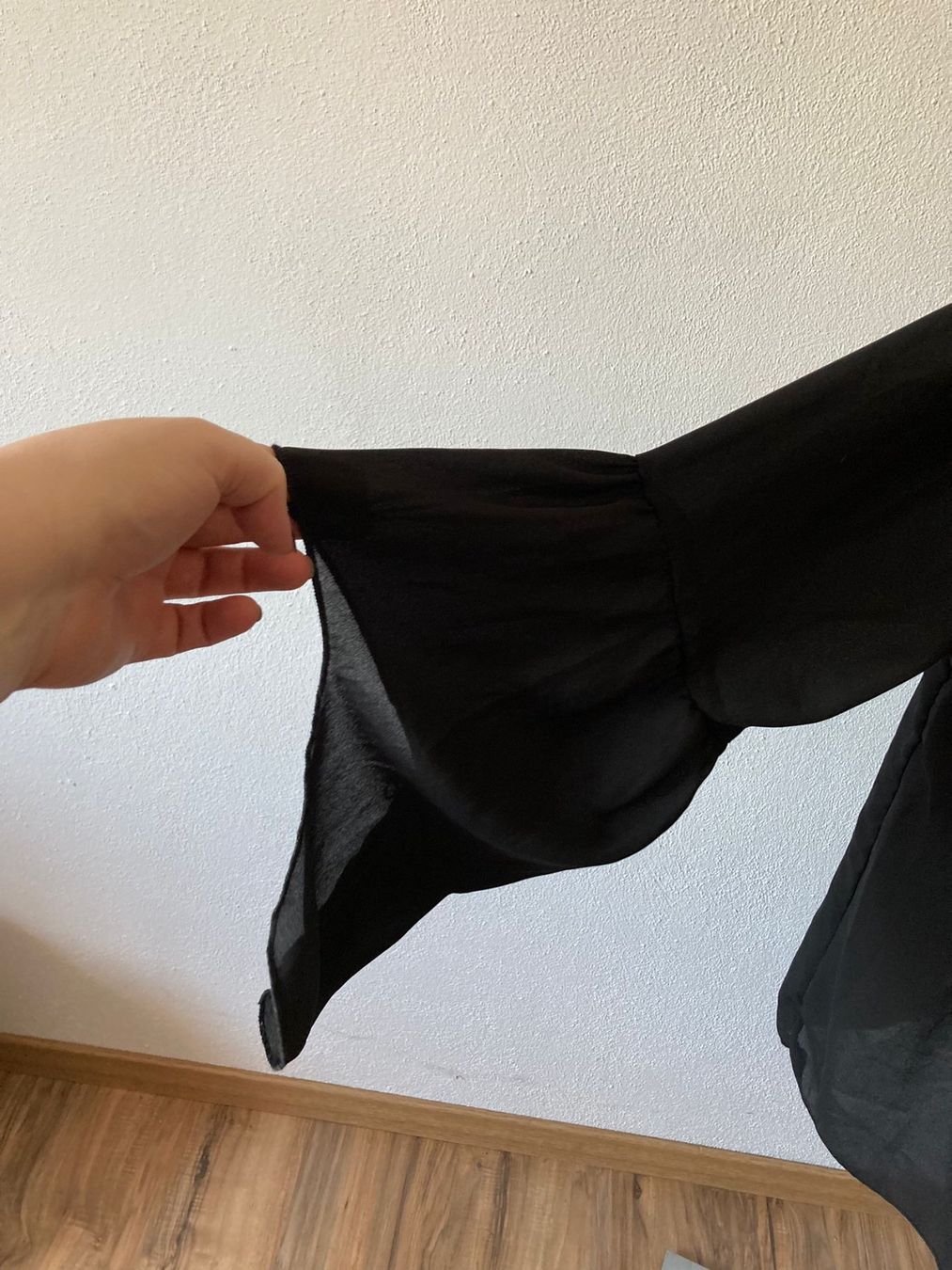 Camicette: Bluse mit Carmenausschnitt – Usato da Münchwilen TG venduto da Caroline_T. 1