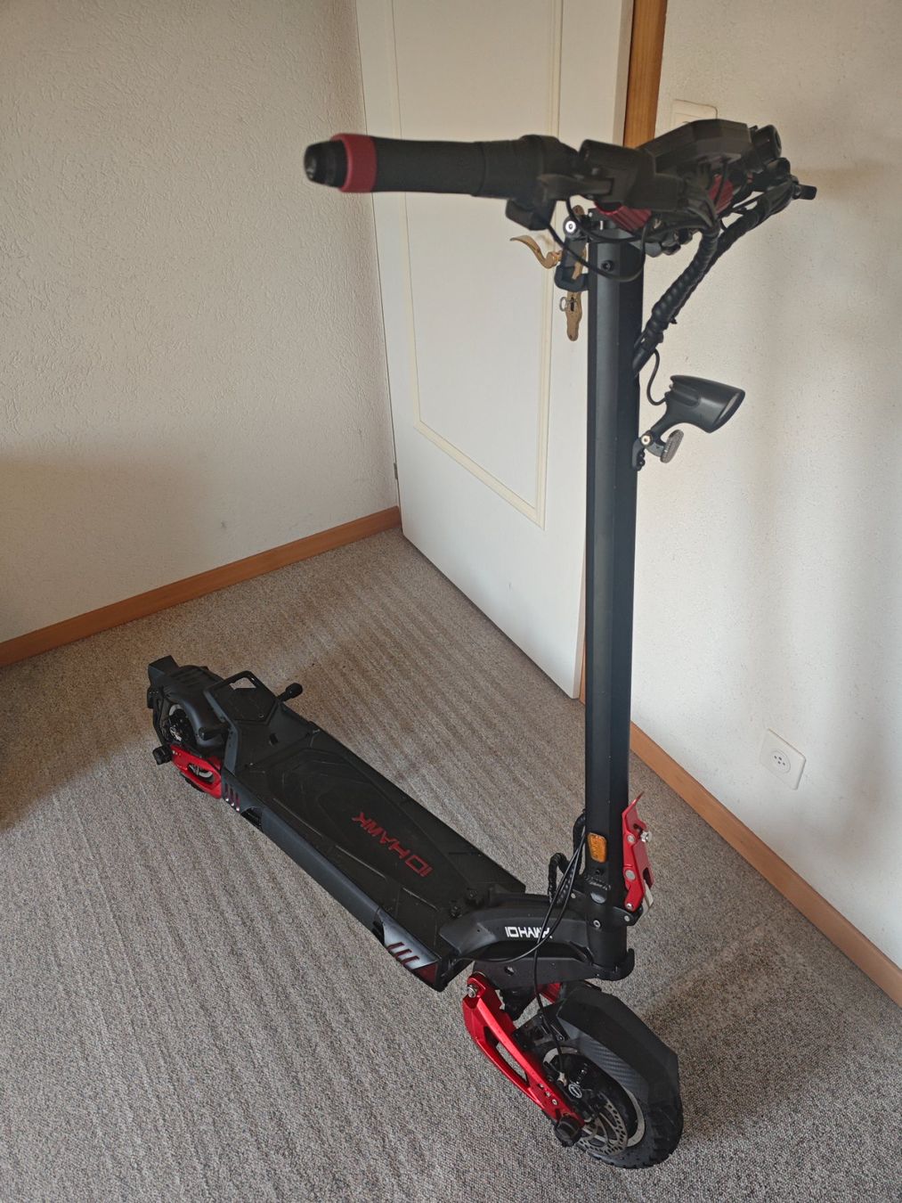 Veicoli elettrici: E-Scooter, IO Hawk Legacy 2.0 – Usato da Zürich venduto da SwissParalettes 1
