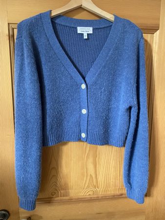 schicker blauer Cardigan von &other stories