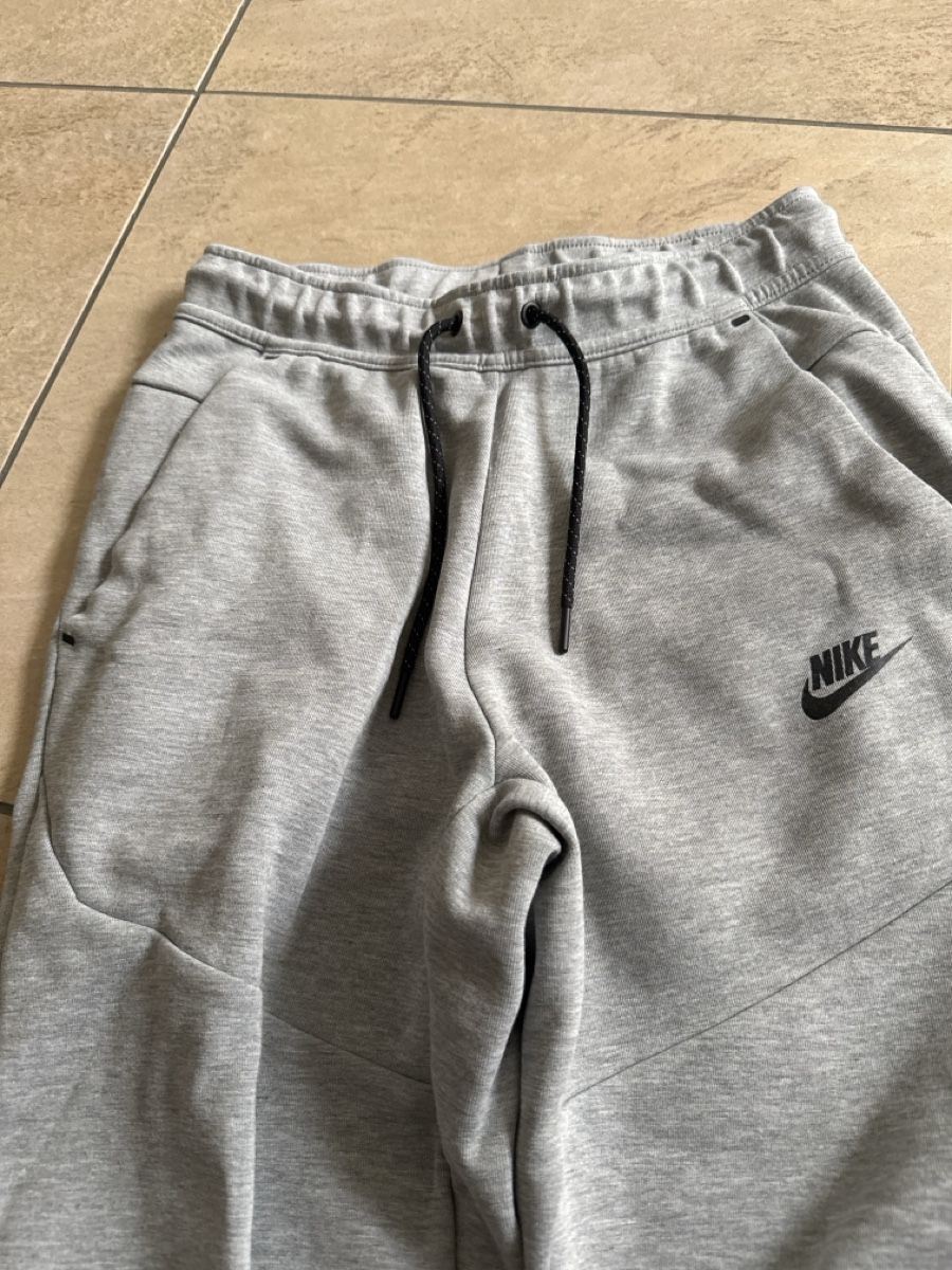 Nike Pantaloni: Nike Tech Hose Grösse XS – Nuovo (secondo la descrizione) da Otelfingen venduto da Tommy112 1