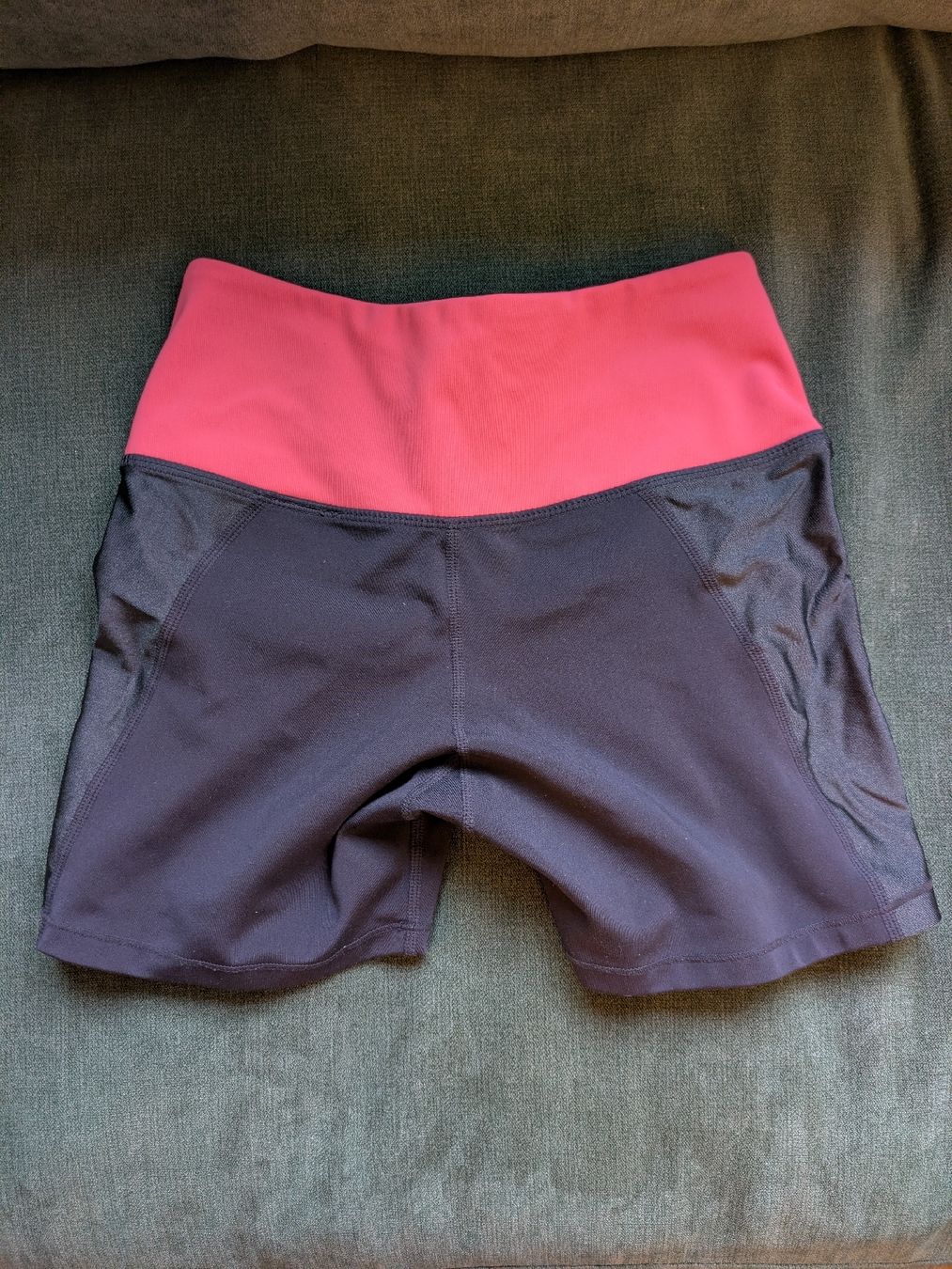 H&M Leggings: Leggins, short, H&M, Gr. xs – Nuovo (secondo la descrizione) da Bern venduto da Patricia.Z. 1