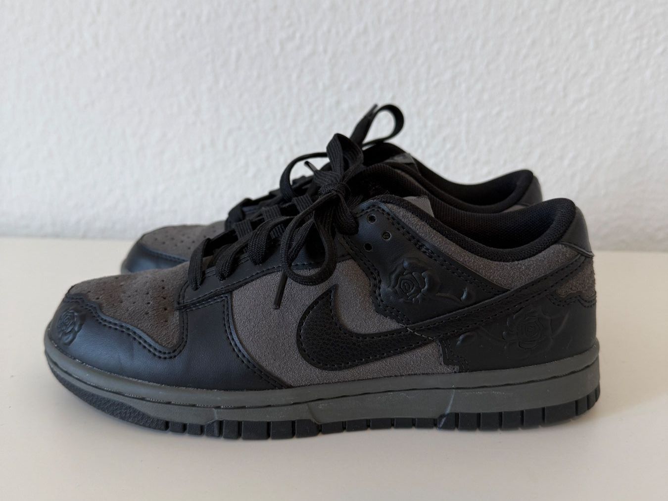 Nike Scarpe da donna: Nike DUNK Low – Black Roses – Nuovo (secondo la descrizione) da Langenthal venduto da Mupho8