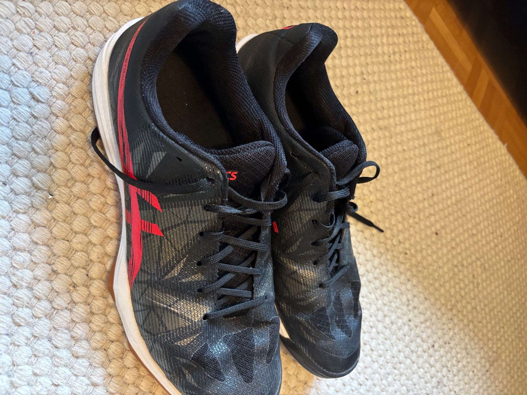 Asics Scarpe da uomo: Hallenschuhe Asics schwarz rot 44.5 – Usato da Winterthur venduto da nicolap16 1