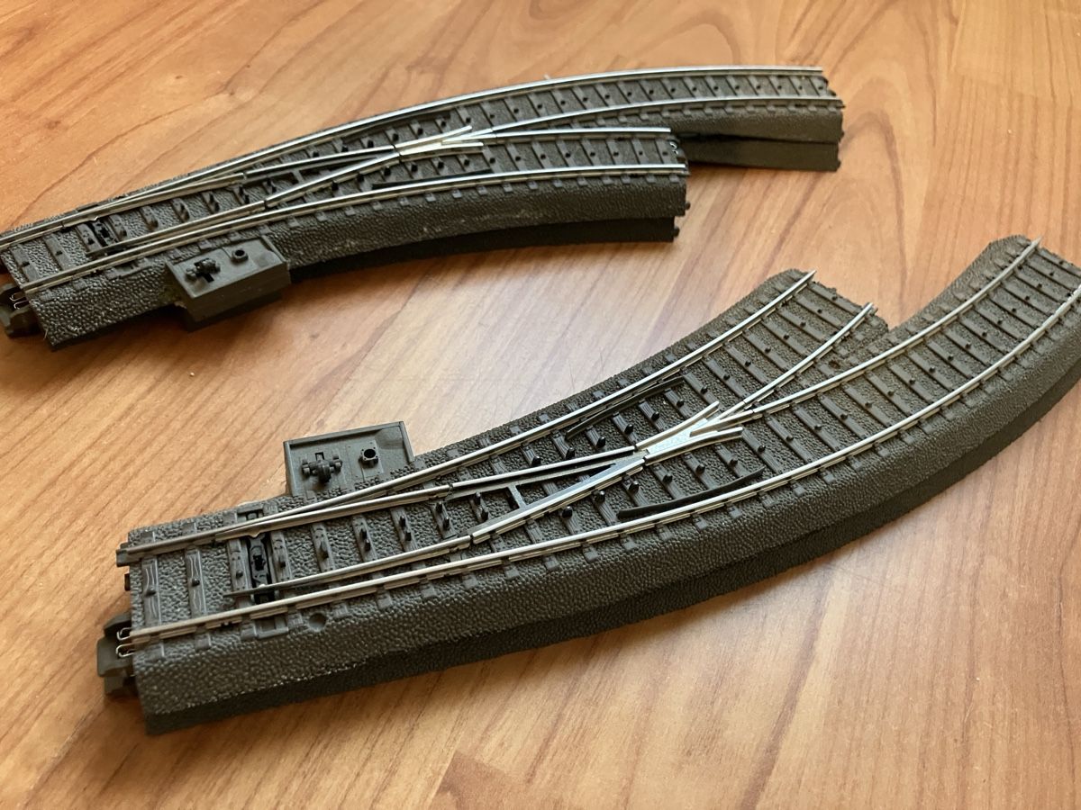 Märklin Modelleisenbahnen: Märklin C Geleise je 2 Stk. 671/672 mit Motor und Decoder – Gebraucht aus Schönenwerd von Lichi