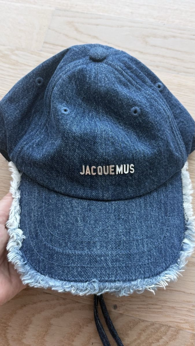 Jacquemus Copricapi, berretti & cappellini: Casquette Jacquemus denim franges taille unique neuf – Usato da Cham venduto da Ezhdoll 4