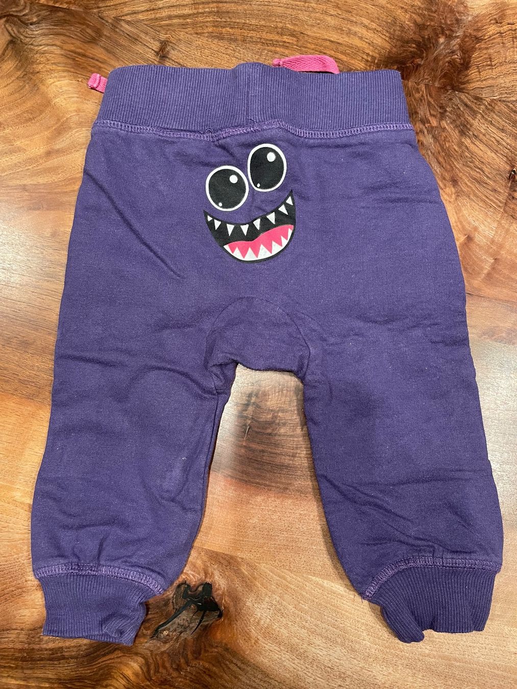 Pantaloni: Trainerhose in violett, BPC, Grösse 68/74 – Usato da Haslen AI venduto da s176 1