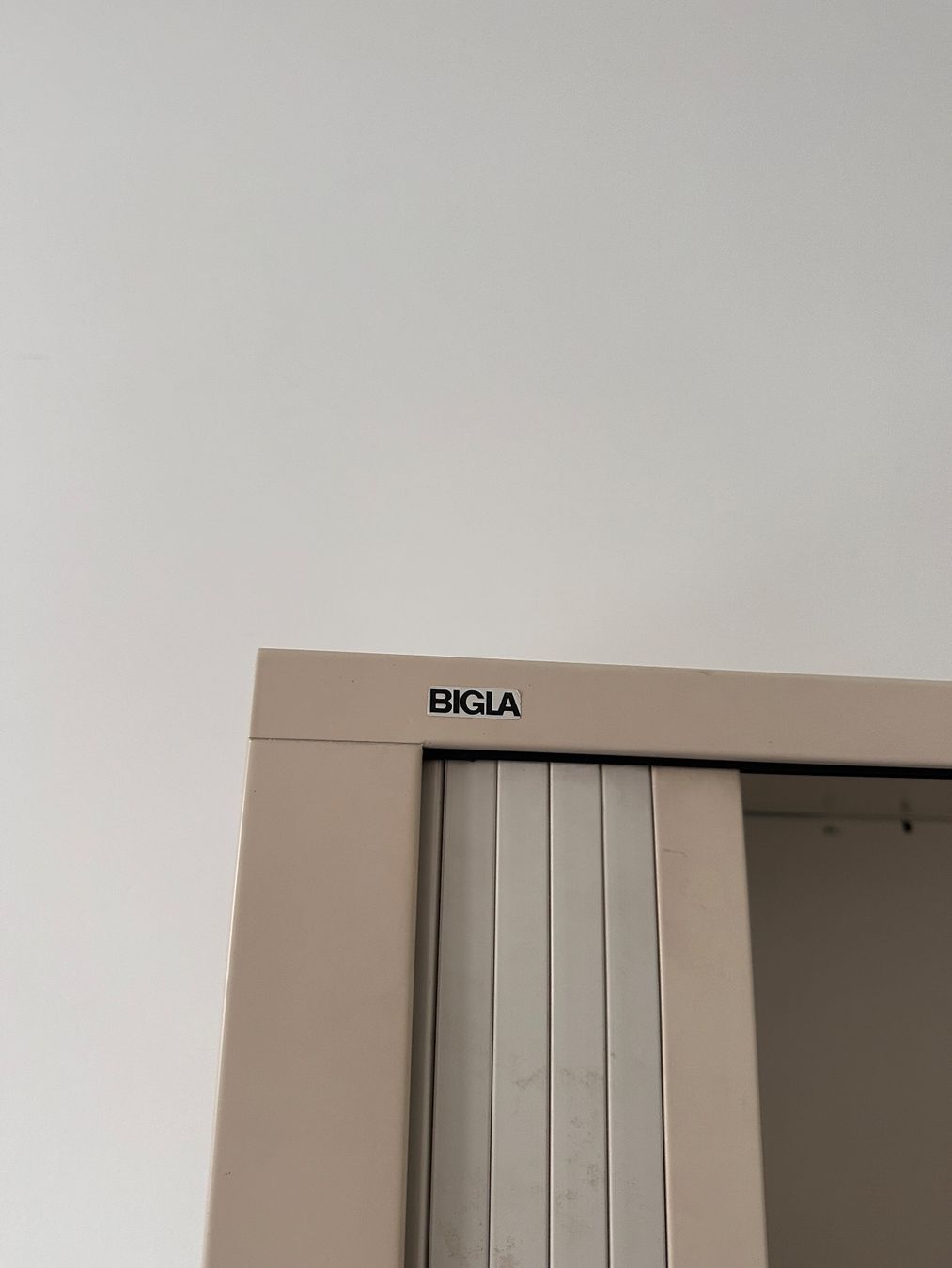 Bigla Armadi: Bigla Rollladenschrank – Usato da Winterthur venduto da StiftungSchleife 2