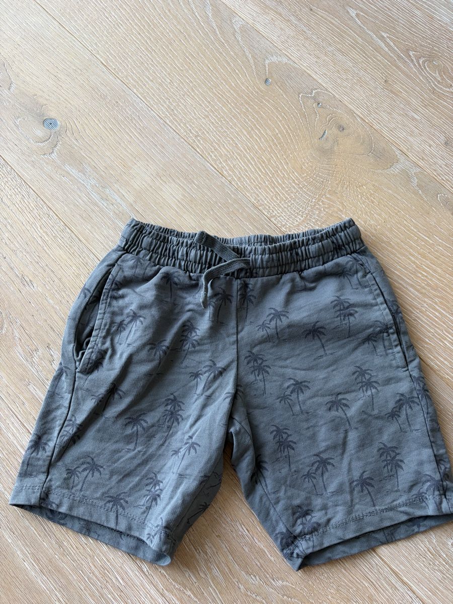 Mango Hosen: Shorts Mango Grösse 134 – Gebraucht aus Aarburg von cha_6t8j