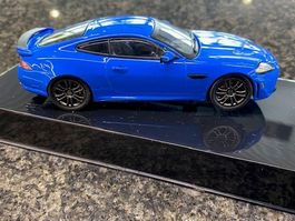 Modelauto Jaguar XKR-S blau 1:43