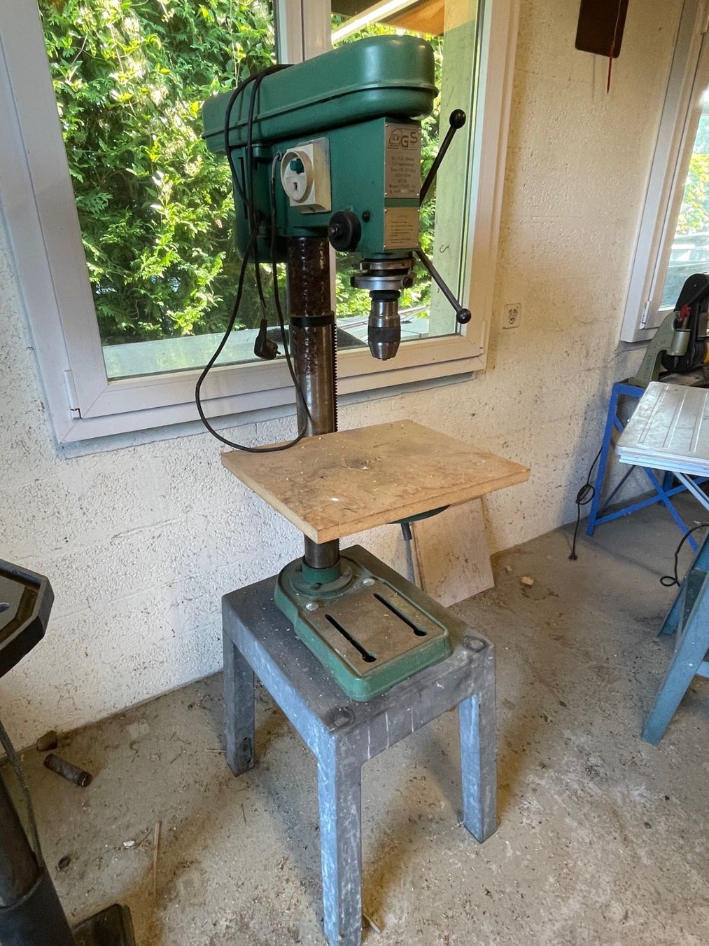 Bohrmaschinen: Tischbohrmaschine Ständerbohrmaschine – Gebraucht aus Montet (Broye) von