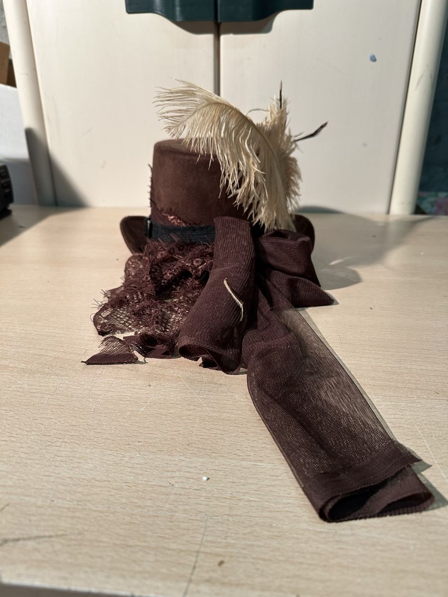 Copricapi, berretti & cappellini: Chapeau Steampunk avec lunettes et plumes – Usato da Lausanne venduto da artnouveau04 2