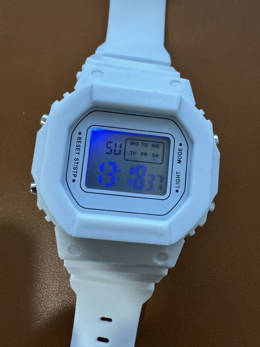Uhren: Uhr - Armbanduhr weiss – Gebraucht aus Bassersdorf von schokoart.ch 1