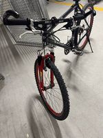 Gepflegtes Mountainbike mit geringer Nutzung zu verkaufen