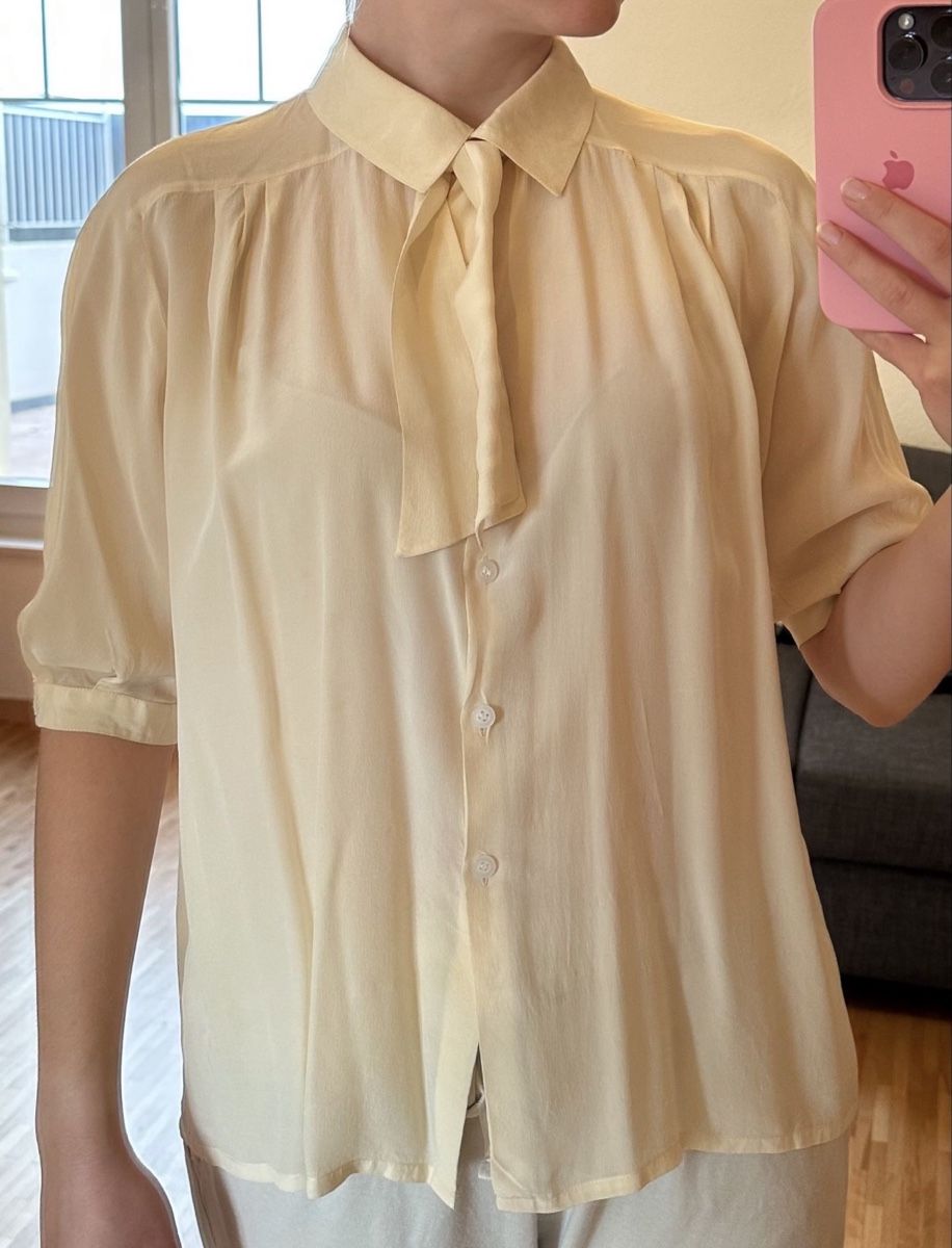 Blusen: Blouse cream short sleeve 100% silk M size – Gebraucht aus Luins von vvs_7kqr