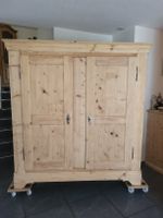 Antiker Bauernschrank/holzkasten aus massivem Tannenholz 