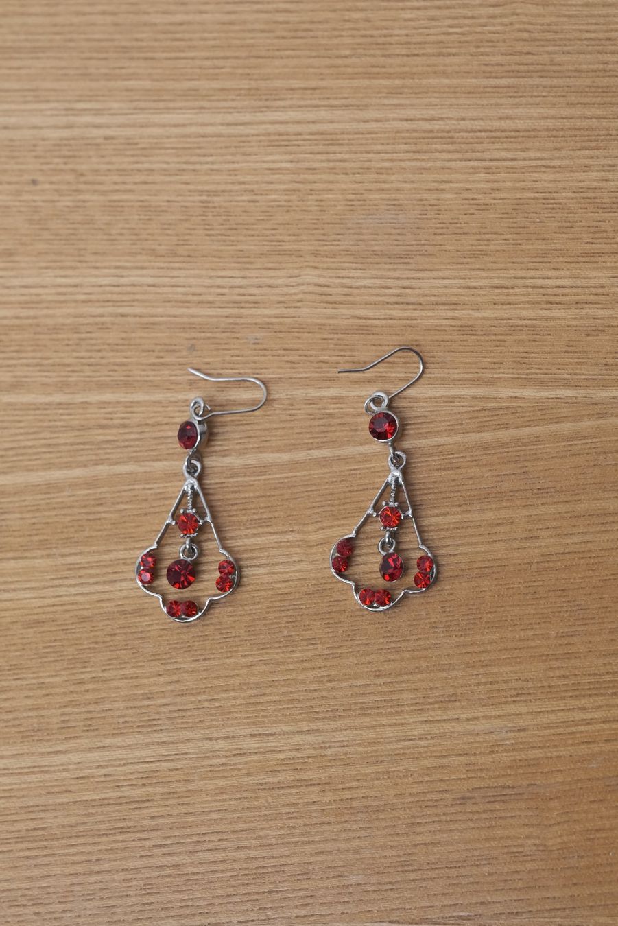 Ohrringe & -stecker: Elegante Ohrringe mit roten Steinen – Gebraucht aus Basel von Bluemoewe 1
