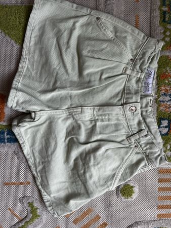 Zara Shorts blass hell grün sehr gut 164
