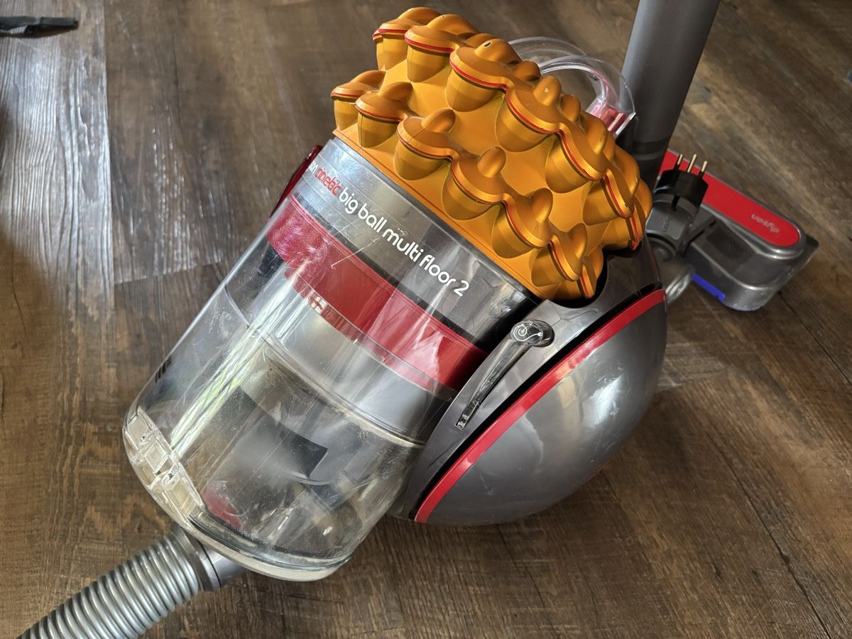 Dyson Aspirapolveri & Accessori: Aspirateur Dyson Bigball – Usato da Mézières VD venduto da P-M-C 2