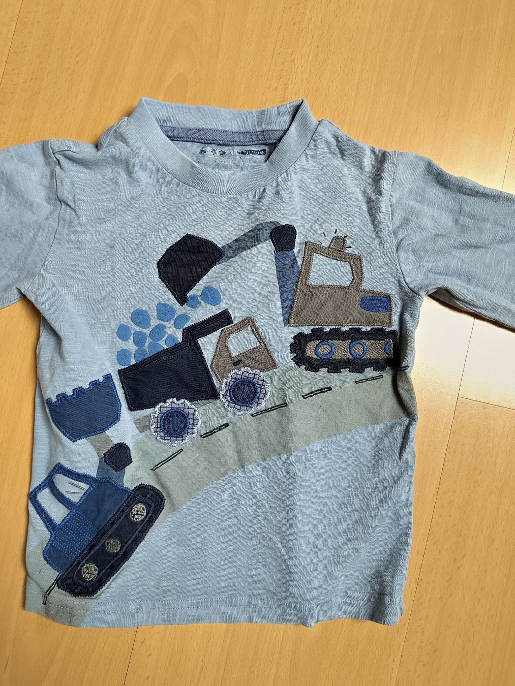 Lotti & Set di vestiti: 7 Kinder Oberteile grösse 92 – Usato da Wiesendangen venduto da sil_j598 1
