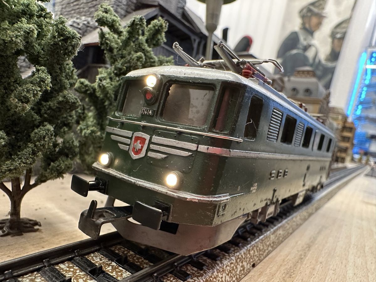Märklin Modelleisenbahnen: Märklin 3050 SBB Ae 6/6 Stans – Gebraucht aus Lupsingen von New-Haven