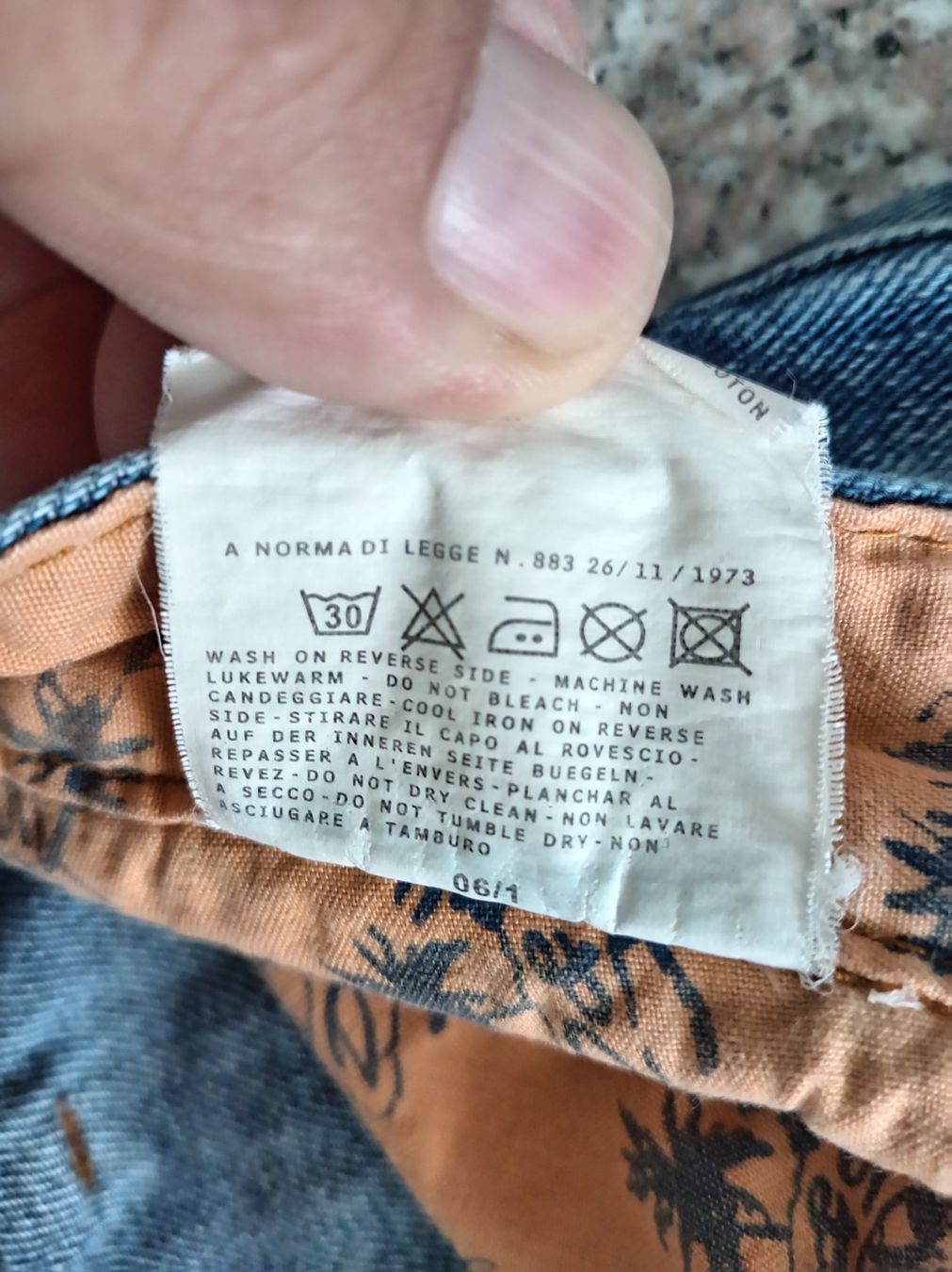 Dolce & Gabbana Pantaloni: Dolce & Gabbana Kurze Hose – Usato da Wängi venduto da Maelstrom 4