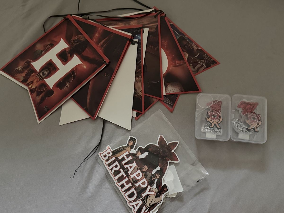 Tutte le decorazioni: Décorations Anniversaire Thème Stranger Things - 13 ans – Nuovo (secondo la descrizione) da La Chaux-de-Fonds venduto da Sabinchenn
