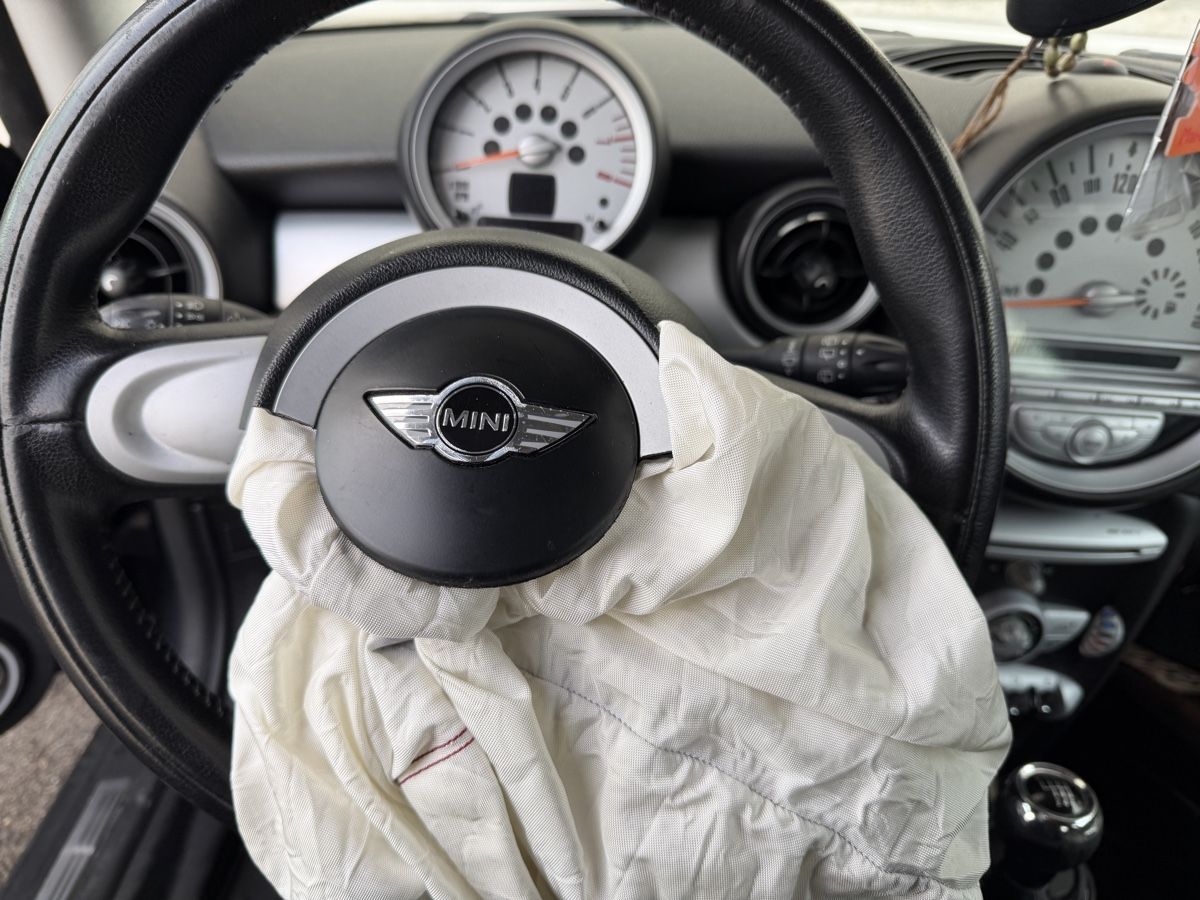 Mini Automobili: Mini Cooper r56 1.6 Benziner Unfallwagen – Difettoso da Zürich venduto da Egbeq 7