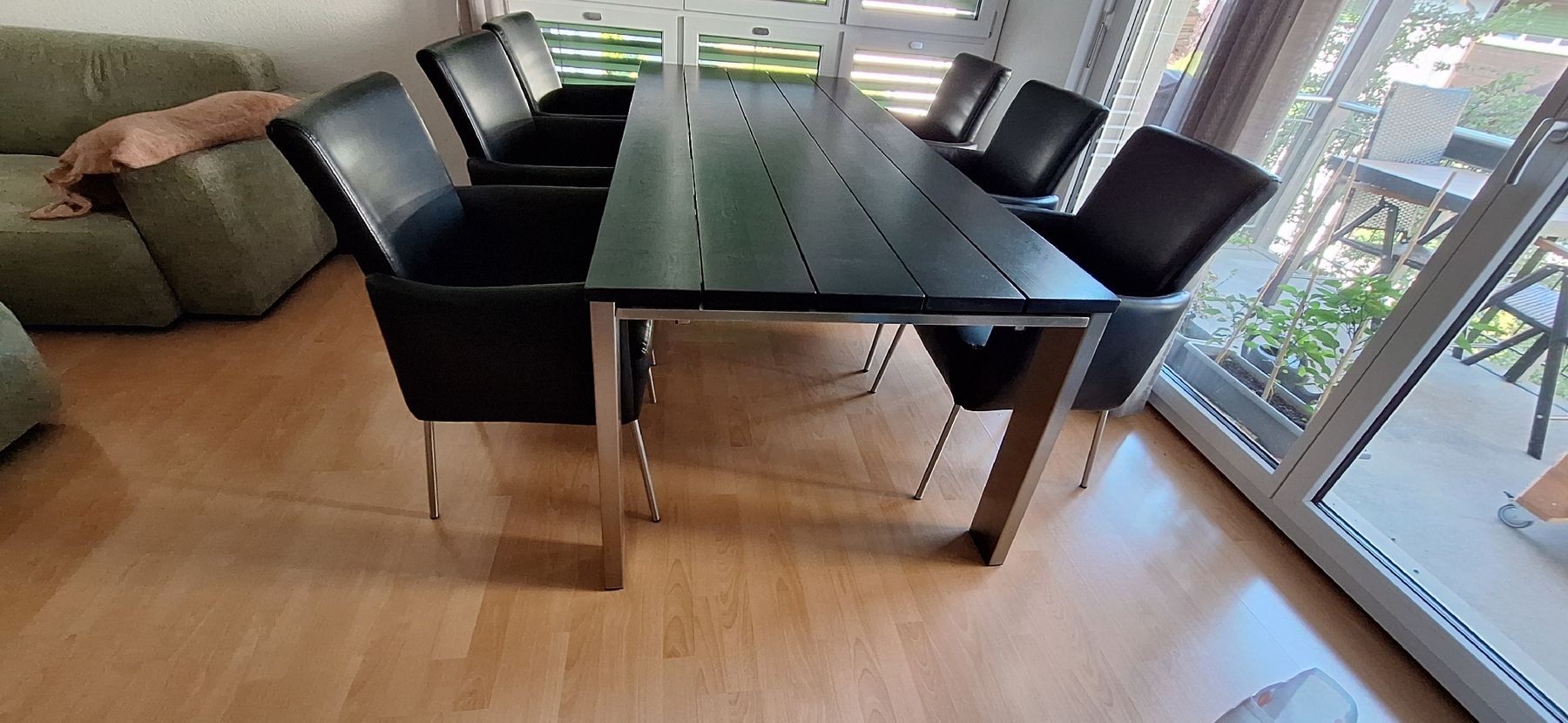 Set di tavolo e panche: Esstisch mit 2 Ansteckplatten und 6 Stühle – Usato da Oberlunkhofen venduto da Carlsen