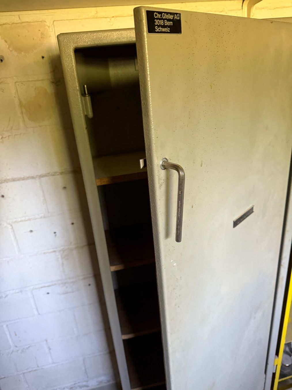 Schränke: Blechschrank – Gebraucht aus Horriwil von Carrera68 2