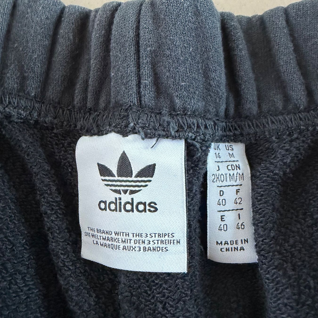 Adidas Pantalons: ADIDAS Jogginghose 🖤 – D'occasion à zürich par vintage12 9