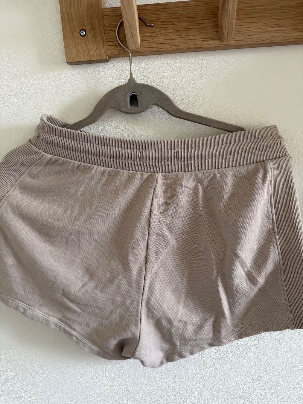 Tommy Hilfiger Pantaloni: Tommy Hilfiger Brown shorts – Usato da Winterthur venduto da 200_g8ht 1