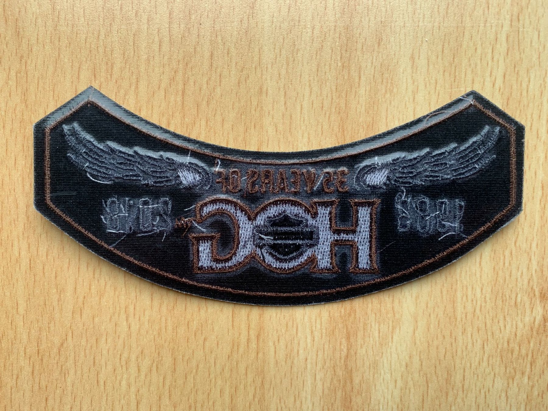 Harley-Davidson Toppe: Harley Owners Group 2018 Patch und Pin, Top Zustand – Nuovo e nell'imballaggio originale da Sarmenstorf venduto da habasa 2