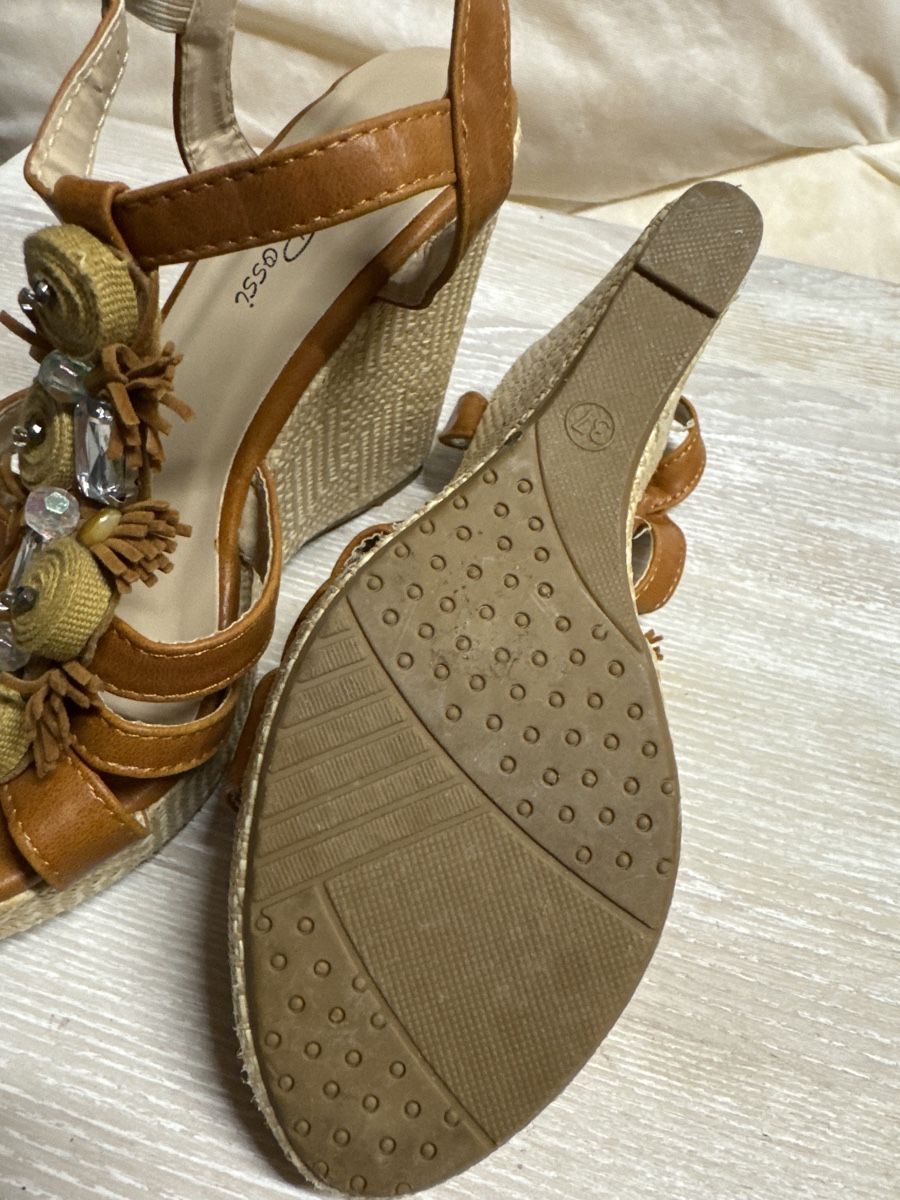 Scarpe da donna: Braune Keilsandalen Gr. 37 – Usato da Grabs venduto da Shelly_87 2