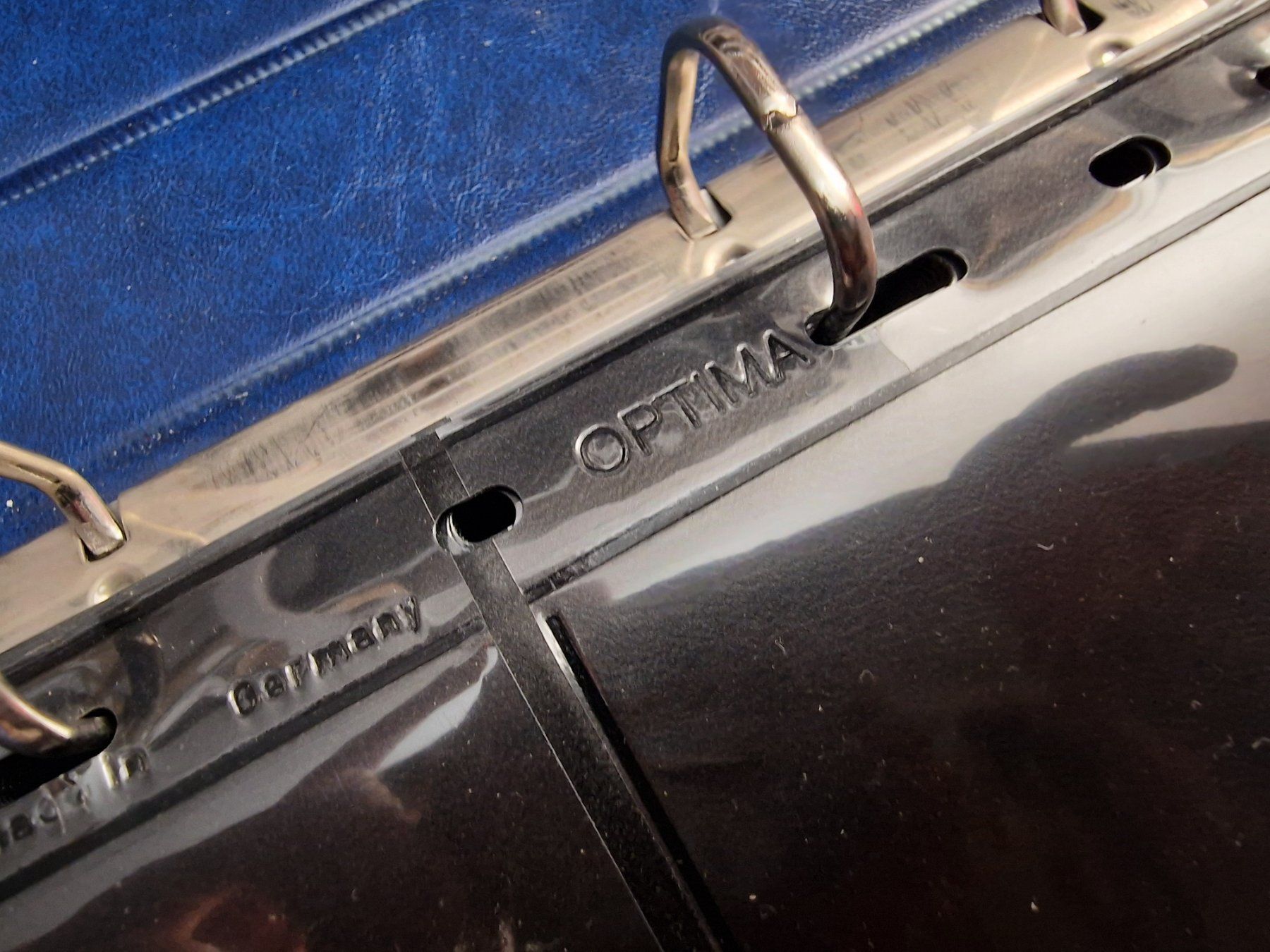 Albums: Leerer blauer Ringordner mit 25x4 Belege-Hüllen – D'occasion à Aesch LU par briefmarken.uray 2